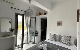 Nicole Rooms Santorini