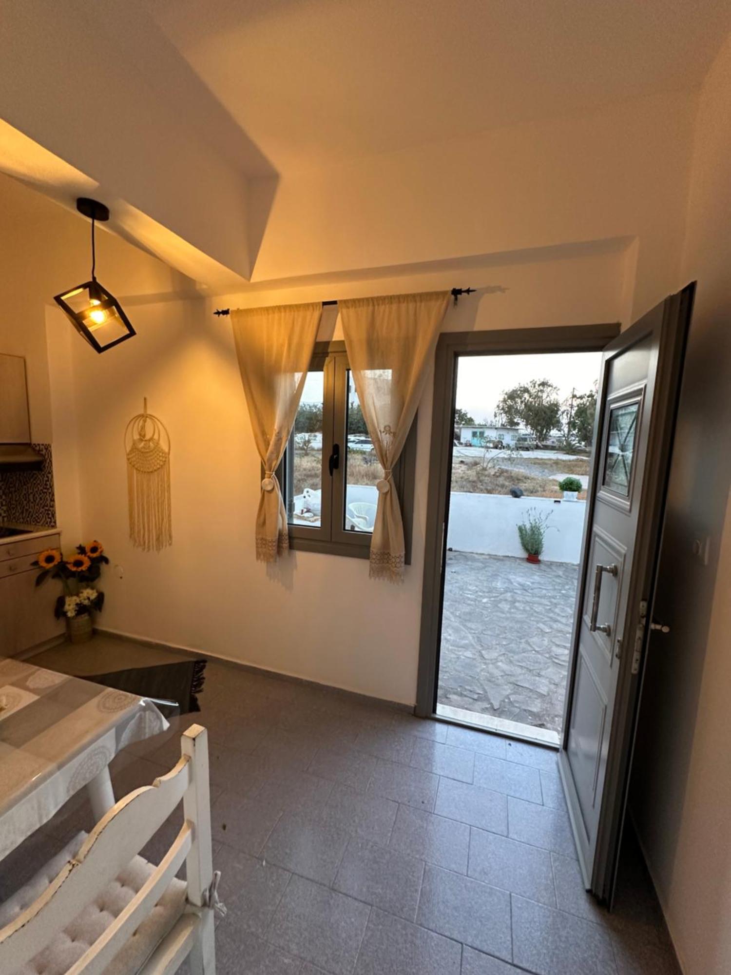 Nicole Rooms Santorini Vóthon Esterno foto