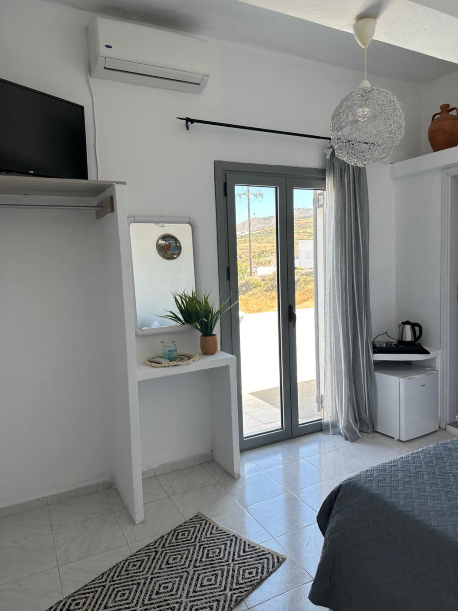 Nicole Rooms Santorini Vóthon Esterno foto